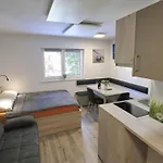 Apartament Cozy And Chic In -