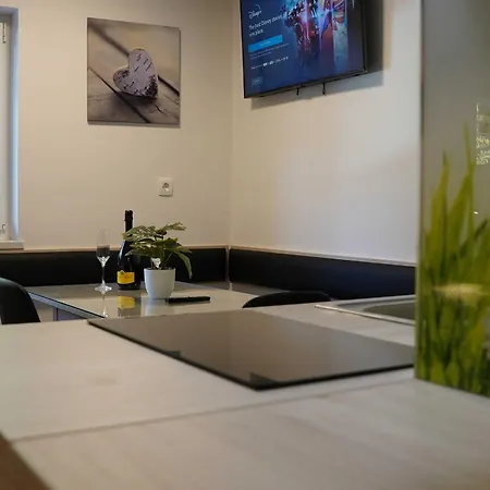 Cozy And Chic In - Lejlighed *