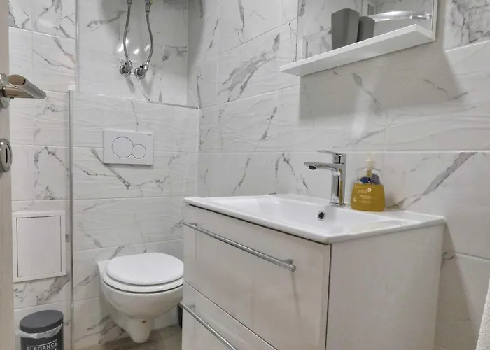 아파트 Cozy And Chic In - 크라니스카고라