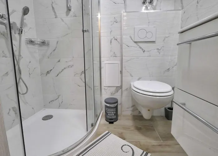 아파트 Cozy And Chic In - *